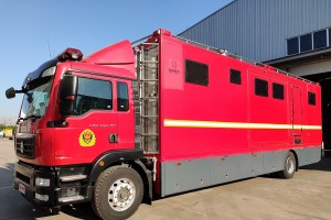 重汽汕德卡宿营车