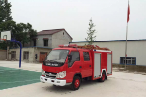 赛锐2600双排水罐消防车